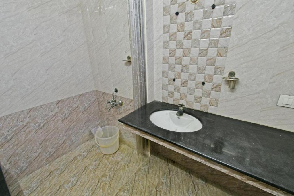 Villa Close To Rock Beach-Family Room Пондичери Екстериор снимка