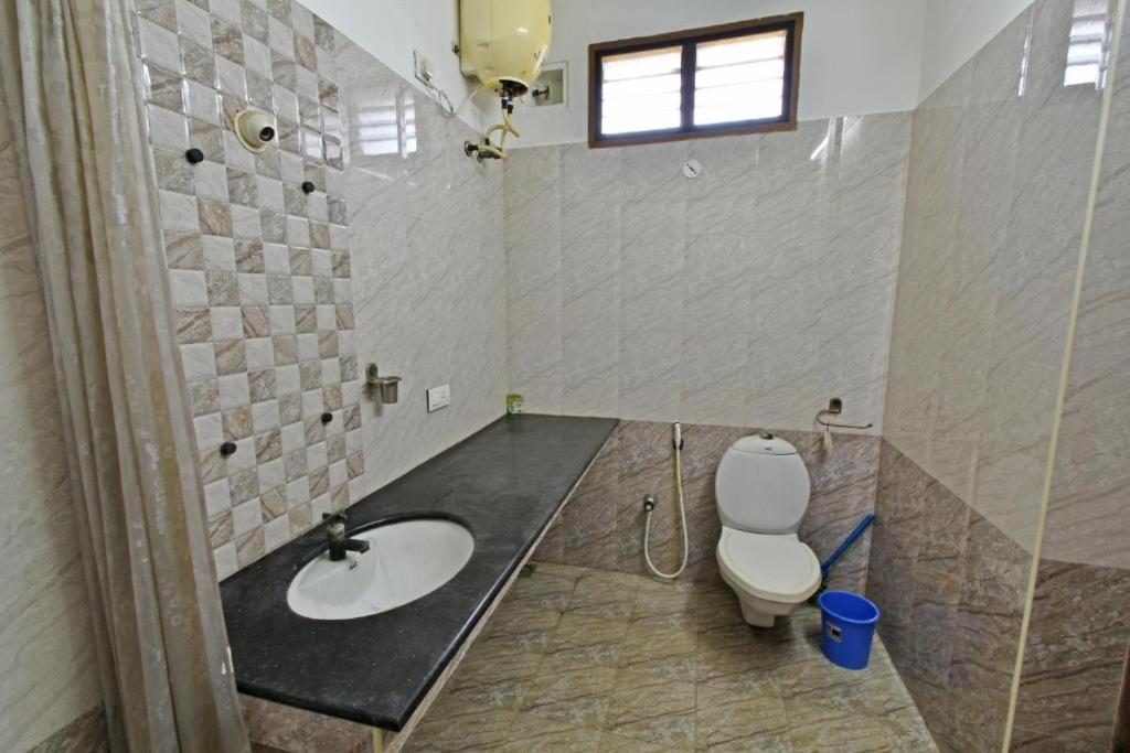 Villa Close To Rock Beach-Family Room Пондичери Екстериор снимка
