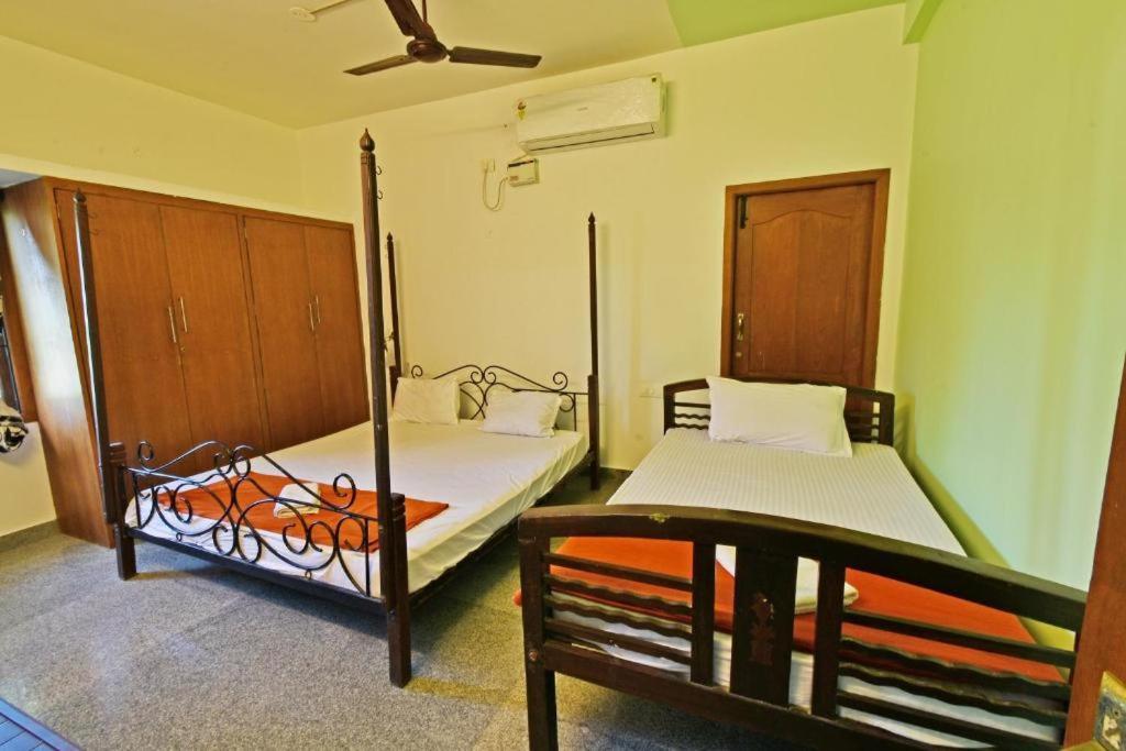 Villa Close To Rock Beach-Family Room Пондичери Екстериор снимка