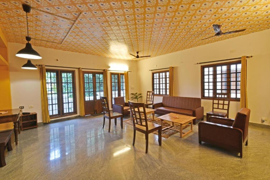 Villa Close To Rock Beach-Family Room Пондичери Екстериор снимка